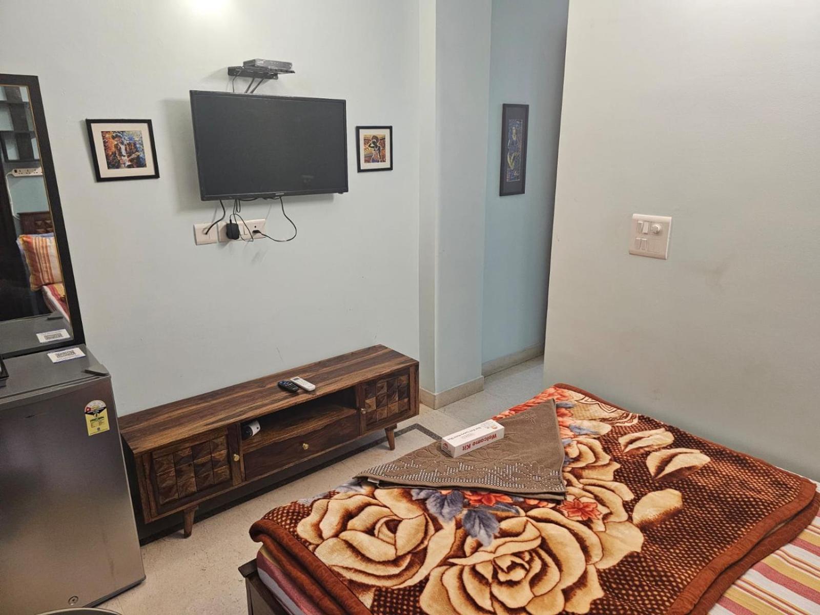 Sky Bloom Luxury Homestay New Delhi Exterior photo